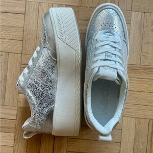 Keds Triple Kick Sky II Metallic Sneakers – Silver – Size 7 (Brand New)